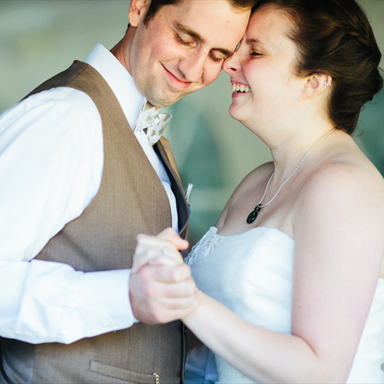 Luci & Josh’s relaxing backyard wedding