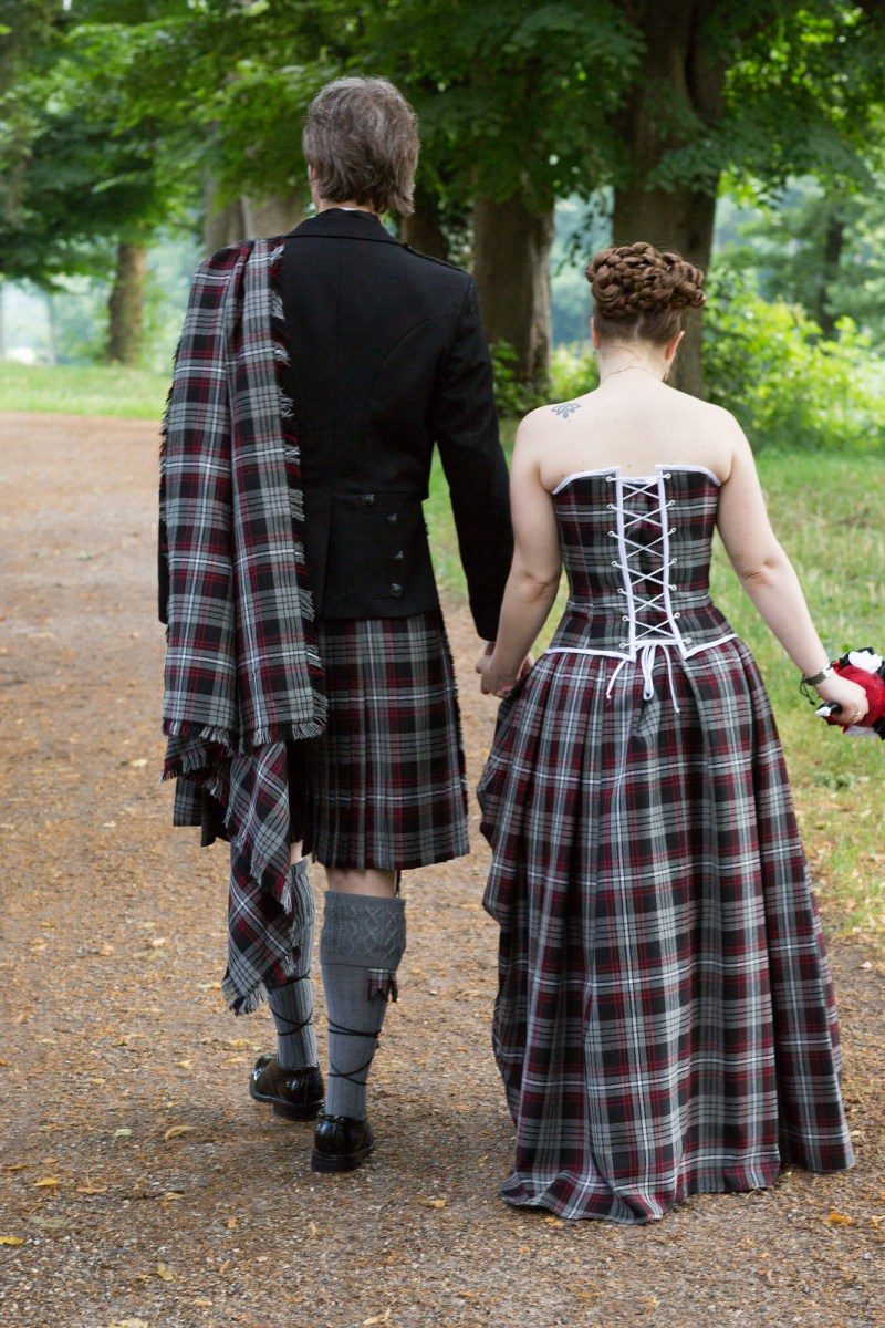 Check the tartan wedding dress at this Netherlands handfasting