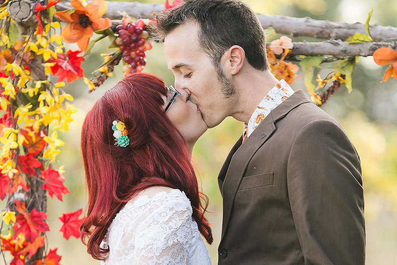 Katrina & Joshua fall florals in a vineyard wedding