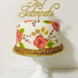 12239534 10153324712088412 5331437256421278888 n - Tiny, gold, and floral: this "cheez-y" weekday wedding in a diner wins "Yay internets" cake