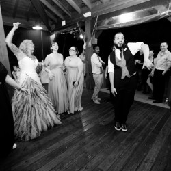 Alyssa GEoff 1500 - Find out how this zoo wedding convinced us to love "garbage plates" Zoo wedding as seen on @offbeatbride