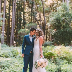 q7XQBkR0wP El96JQPBM6hwimnxJHXdq1q3kuKjWhho - These two brides had a rustic redwoods wedding (despite a big challenge with some fiddlers!) Rustic redwoods wedding as seen on @offbeatbride