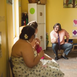 1091 youareraven beccabrittneywedding 1091 - You'll swoon over this joyful lesbian Quaker wedding Lovely lesbian Quaker wedding as seen on @offbeatbride