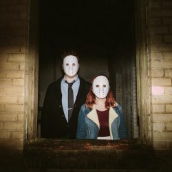 Jonas Seaman OffbeatBride 1095 - A Friday the 13th barn wedding with coffee, skulls, and floral prints Friday the 13th wedding as seen on @offbeatbride