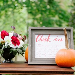 Mastelone Cohen Off BEET Productions 100 low - This huge red flowers + backyard wedding wins all of the style points EVER This huge red flowers + backyard wedding as seen on @offbeatbride #fascinator #hugeflowerbouquet
