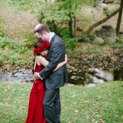Mastelone Cohen Off BEET Productions 1052 low - This huge red flowers + backyard wedding wins all of the style points EVER This huge red flowers + backyard wedding as seen on @offbeatbride #fascinator #hugeflowerbouquet