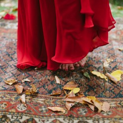 Mastelone Cohen Off BEET Productions 1087 low - This huge red flowers + backyard wedding wins all of the style points EVER This huge red flowers + backyard wedding as seen on @offbeatbride #fascinator #hugeflowerbouquet