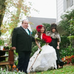 Mastelone Cohen Off BEET Productions 339 low - This huge red flowers + backyard wedding wins all of the style points EVER This huge red flowers + backyard wedding as seen on @offbeatbride #fascinator #hugeflowerbouquet