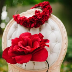 Mastelone Cohen Off BEET Productions 57 low - This huge red flowers + backyard wedding wins all of the style points EVER This huge red flowers + backyard wedding as seen on @offbeatbride #fascinator #hugeflowerbouquet