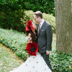 Mastelone Cohen Off BEET Productions 583 low - This huge red flowers + backyard wedding wins all of the style points EVER This huge red flowers + backyard wedding as seen on @offbeatbride #fascinator #hugeflowerbouquet