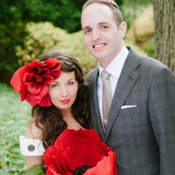 Mastelone Cohen Off BEET Productions 586 low - This huge red flowers + backyard wedding wins all of the style points EVER This huge red flowers + backyard wedding as seen on @offbeatbride #fascinator #hugeflowerbouquet