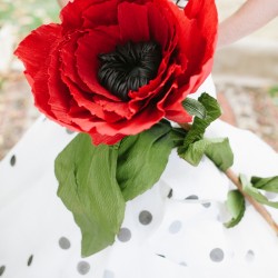 Mastelone Cohen Off BEET Productions 614 low - This huge red flowers + backyard wedding wins all of the style points EVER This huge red flowers + backyard wedding as seen on @offbeatbride #fascinator #hugeflowerbouquet