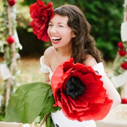 Mastelone Cohen Off BEET Productions 622 low - This huge red flowers + backyard wedding wins all of the style points EVER This huge red flowers + backyard wedding as seen on @offbeatbride #fascinator #hugeflowerbouquet