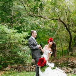 Mastelone Cohen Off BEET Productions 647 low - This huge red flowers + backyard wedding wins all of the style points EVER This huge red flowers + backyard wedding as seen on @offbeatbride #fascinator #hugeflowerbouquet