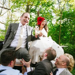 Mastelone Cohen Off BEET Productions 748 low - This huge red flowers + backyard wedding wins all of the style points EVER This huge red flowers + backyard wedding as seen on @offbeatbride #fascinator #hugeflowerbouquet