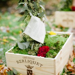 Mastelone Cohen Off BEET Productions 87 low - This huge red flowers + backyard wedding wins all of the style points EVER This huge red flowers + backyard wedding as seen on @offbeatbride #fascinator #hugeflowerbouquet