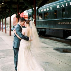 9642 15 - This vintage travel-themed wedding is killing us with retro style Vintage travel-themed wedding as seen on @offbeatbride