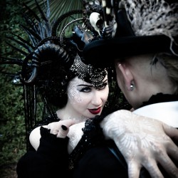 DanikaMonique 12 - This theatrical Halloween wedding slays with its dark glamour This gorgeous Halloween wedding slays with its spectacle as seen on @offbeatbride #halloween #wedding