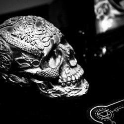 DanikaMonique 22 - This theatrical Halloween wedding slays with its dark glamour This gorgeous Halloween wedding slays with its spectacle as seen on @offbeatbride #halloween #wedding