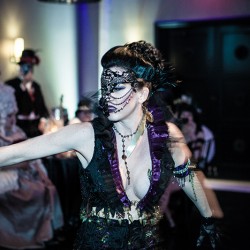 DanikaMonique 26 - This theatrical Halloween wedding slays with its dark glamour This gorgeous Halloween wedding slays with its spectacle as seen on @offbeatbride #halloween #wedding