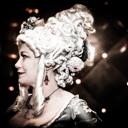 DanikaMonique 31 - This theatrical Halloween wedding slays with its dark glamour This gorgeous Halloween wedding slays with its spectacle as seen on @offbeatbride #halloween #wedding