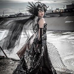 DanikaMonique 38 - This theatrical Halloween wedding slays with its dark glamour This gorgeous Halloween wedding slays with its spectacle as seen on @offbeatbride #halloween #wedding