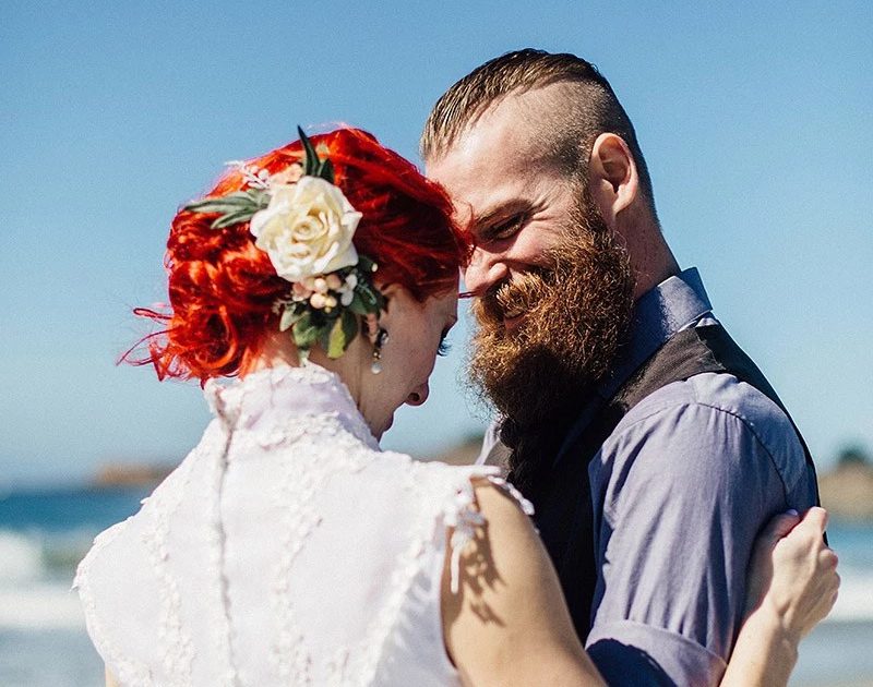 FALL for this autumn wedding with a Nordic ceremony, axe-throwing, and camping