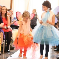 1O6A1141 - Rubber ducks and blue hair: we love this sea-inspired wedding meets masquerade Sea masquerade wedding meets masquerade