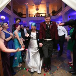 1O6A1986 - Rubber ducks and blue hair: we love this sea-inspired wedding meets masquerade Sea masquerade wedding meets masquerade