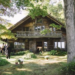 AJP8666 - This woodsy chic backyard wedding was a labor of love This woodsy backyard wedding was a labor of love