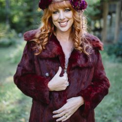 AJP9130 - This woodsy chic backyard wedding was a labor of love This woodsy backyard wedding was a labor of love