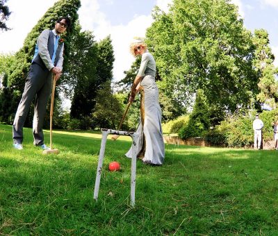 Wedding lawn games for outdoor wedding fun as seen on @offbeatbride #lawngames