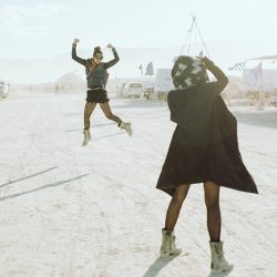 017 5522 - Major heart eyes for this Indian wedding at Burning Man We heart this Indian Wedding at Burning Man