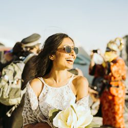 018 5535 - Major heart eyes for this Indian wedding at Burning Man We heart this Indian Wedding at Burning Man