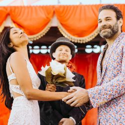 025 5677 - Major heart eyes for this Indian wedding at Burning Man We heart this wedding on the playa at Burning Man