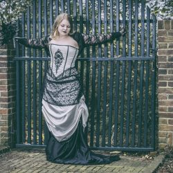 Green Sims Jay Farrell Photography JFP16248 low - The dress at this Gothic Halloween wedding is giving us googly eyes The dress at this Gothic Halloween wedding is giving us googly eyes