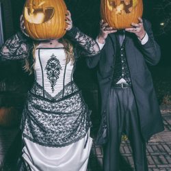 Green Sims Jay Farrell Photography JFP16399 low - The dress at this Gothic Halloween wedding is giving us googly eyes The dress at this Halloween wedding is giving us googly eyes