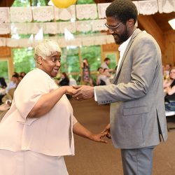 JNP 6906 - Overalls, a choreographed first dance, and custom popcorn at this A-frame wedding Overalls, a choreographed first dance, and custom popcorn at this wedding