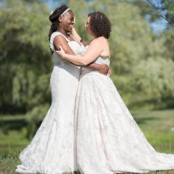 Tourelle - Lakeside love at sunset at this Ithaca farmers market wedding Lakeside love at sunset at this Ithaca farmers market wedding