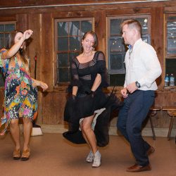 leslie swan photography 30240743180 o - We've got wild-eyed love for this handmade forest wedding leslie swan photography 30240743180 o