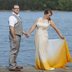 We "dyed" when we saw this dip-dyed wedding dress