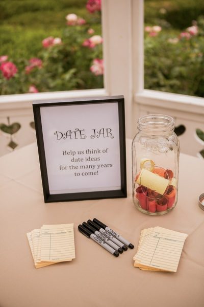 Date jar - Date night guest book: Collect date night ideas from your friends and family Collect date night ideas for your guest book