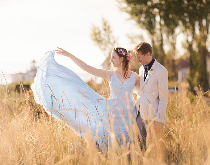 This intimate beach wedding in Seattle gives a whole new meaning to do-it-yourself