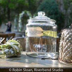 A super chic greenery wedding in the heart of Chicago