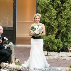A super chic greenery wedding in the heart of Chicago