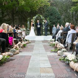 A super chic greenery wedding in the heart of Chicago