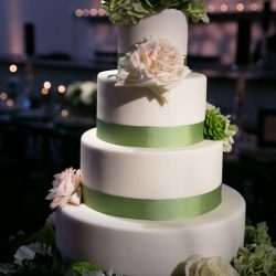 A super chic greenery wedding in the heart of Chicago