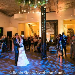 A super chic greenery wedding in the heart of Chicago