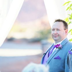 Red hills and panda cookies at this desert Vegas wedding in the Valley of Fire