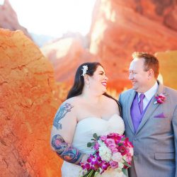 Red hills and panda cookies at this desert Vegas wedding in the Valley of Fire